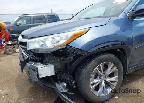 2015 Toyota Highlander Xle V6 z USA, uszkodzony, nr VIN 5TDJKRFH7FS219186